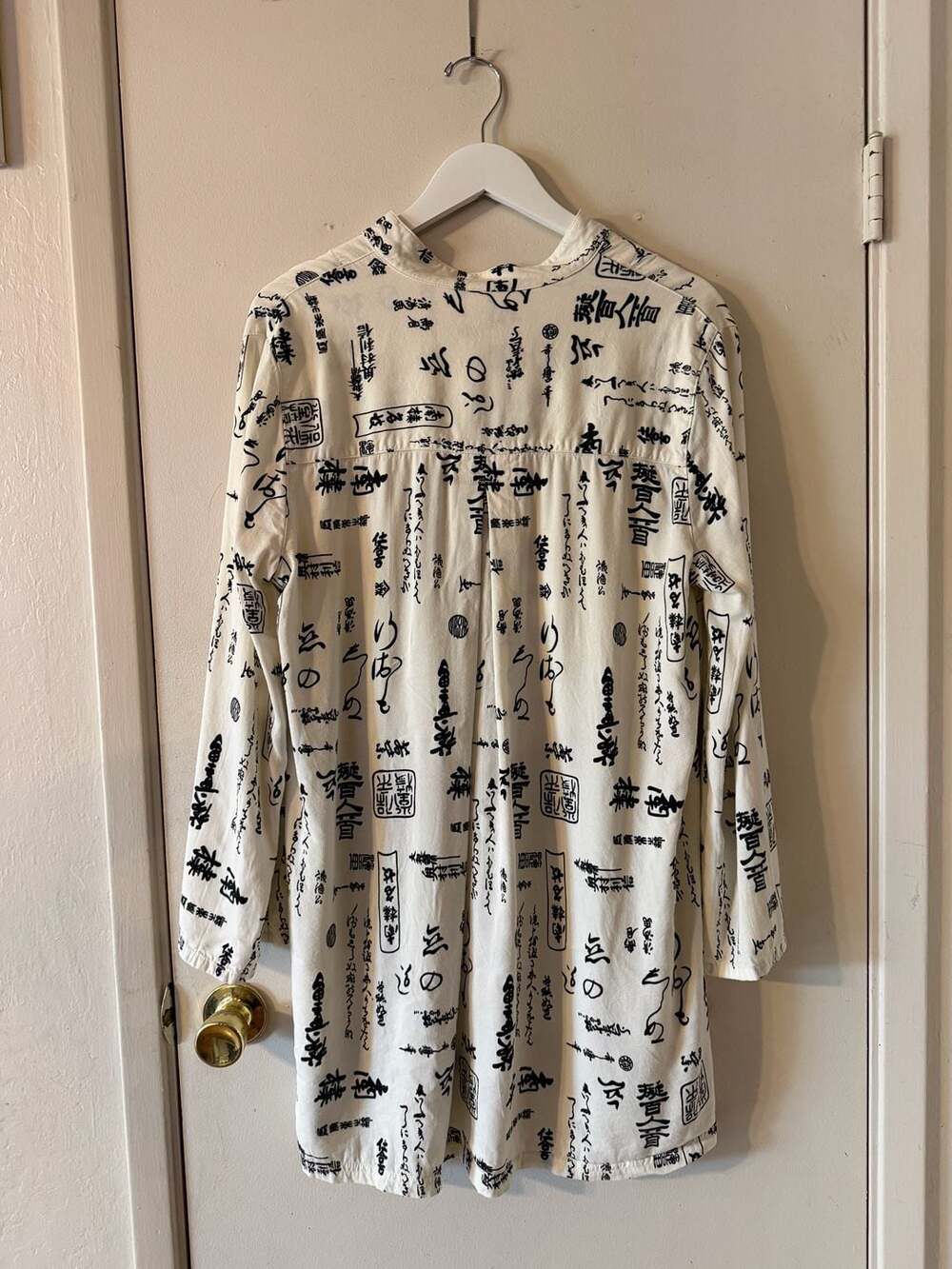 Tianello Asian Calligraphy Print Button Front Blouse White Black Small
